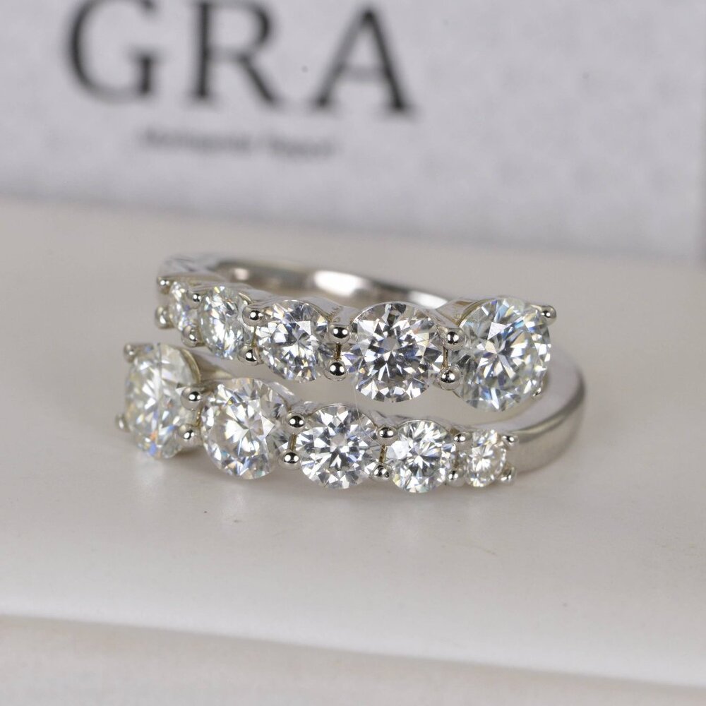 Elegant Silver Women's Ring - Picture 4 of 8